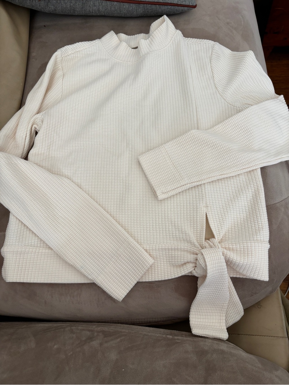 Lilla P Cream Textured Tie-Hem Women’s knit shirt never worn small